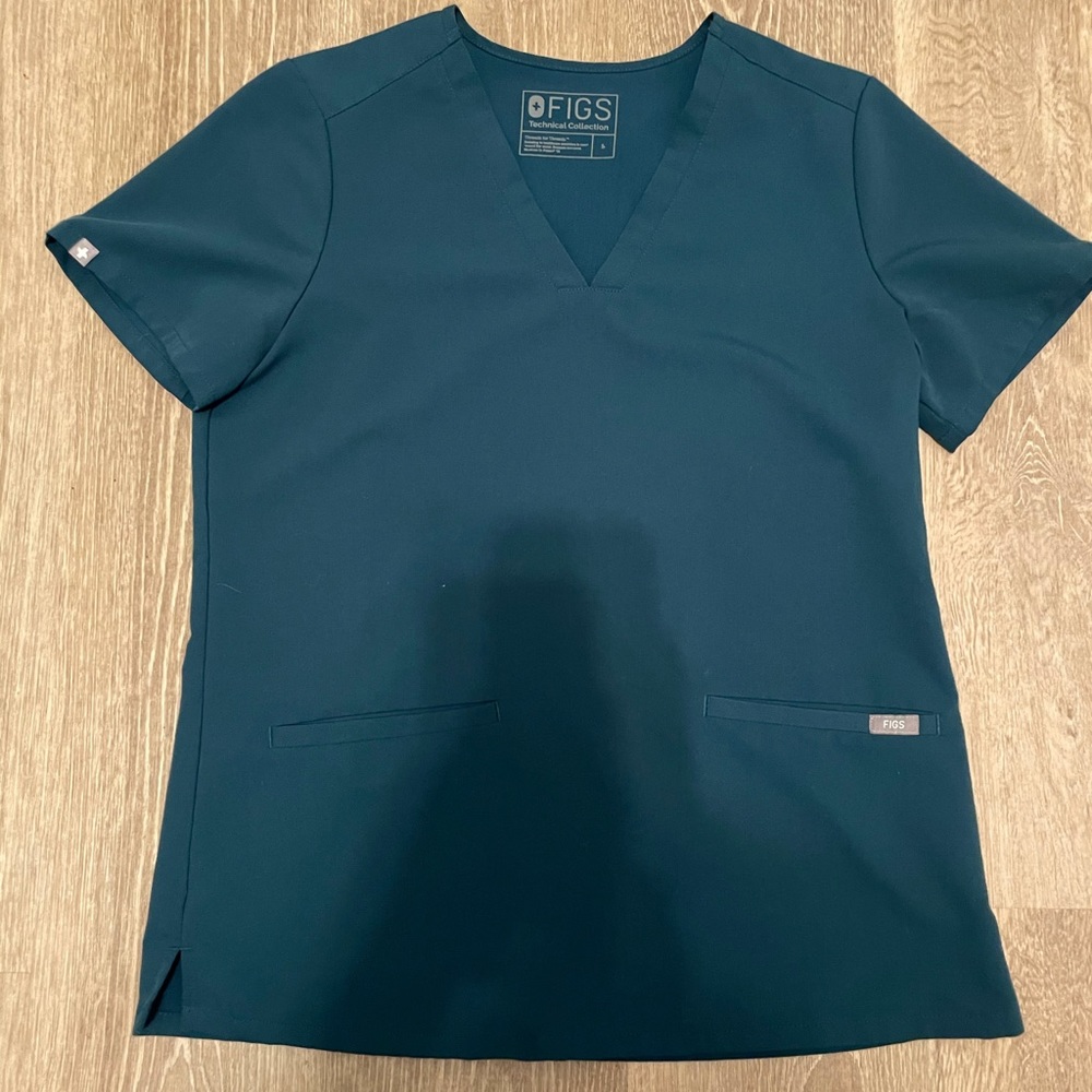 Figs Seafoam Scrub Top